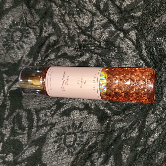 NEW Bath & Body Works Champagne Toast spray and lotion set - Picture 2 of 5